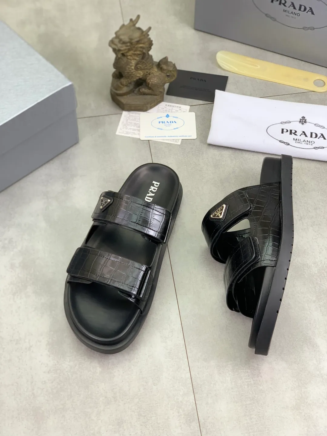 Men's shoes 💰P340💰【New style】🎁🎁🎁 PRADA Prada's new casual slippers, original official website, perfect workmanship, transmitting a kind of noble luxury, sublimating its definition of luxury in Prada's high-end extraordinary craftsmanship. Original combination outsole, code number: 38-44 (45 customized) Multiple colors 🉑️ to choose from